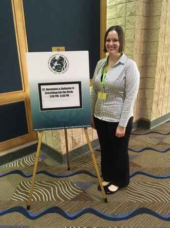Kat co-chairs a session and presents her research at the 2019 Society for Integrative and Comparative Biology meeting in Tampa, Florida.